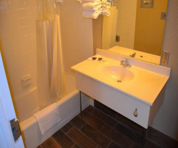 Shorecrest Motor Inn