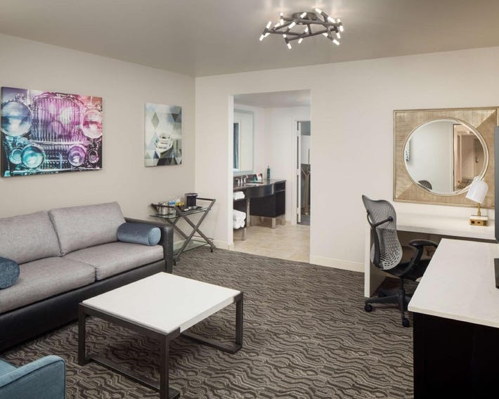 DoubleTree Suites by Hilton Hotel Detroit Downtown - Fort Shelby