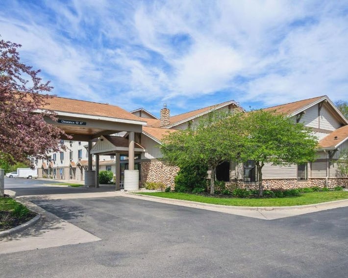 White Pine Inn & Suites