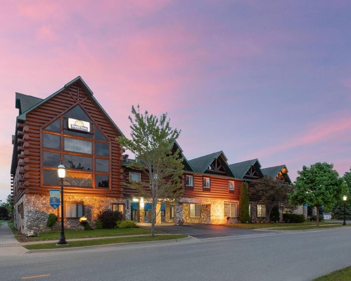 Days Inn by Wyndham Mackinaw City - Bridgeview Area