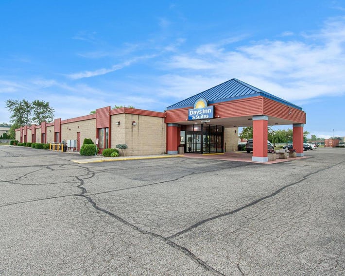 Days Inn & Suites by Wyndham Mt Pleasant