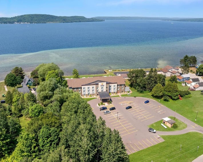 Comfort Inn & Suites Munising-Lakefront