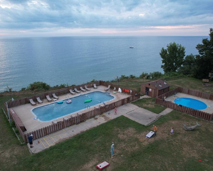 Lake Bluff Inn and Suites