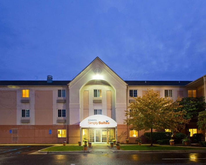 Sonesta Simply Suites Detroit Warren