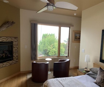 Solglimt Lakeshore B&B