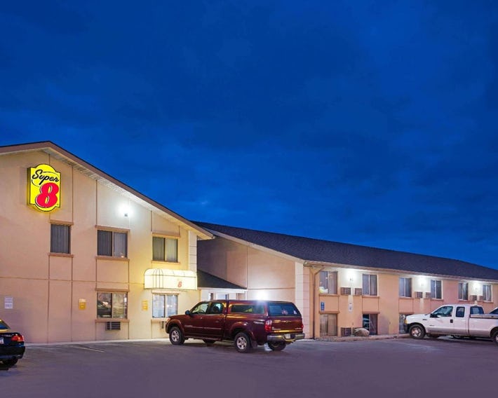 Super 8 by Wyndham Marshall MN