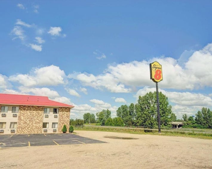 Super 8 by Wyndham Melrose