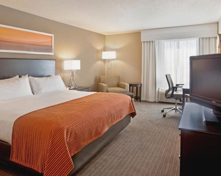 Holiday Inn Express Hotel & Suites Minneapolis - Minnetonka by IHG
