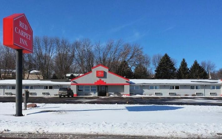 Red Carpet Inn - Windom