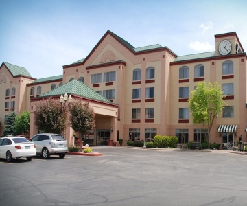 The Plaza Hotel & Suites
