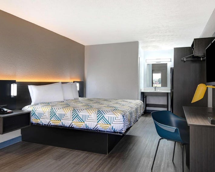 Studio 6 Meridian