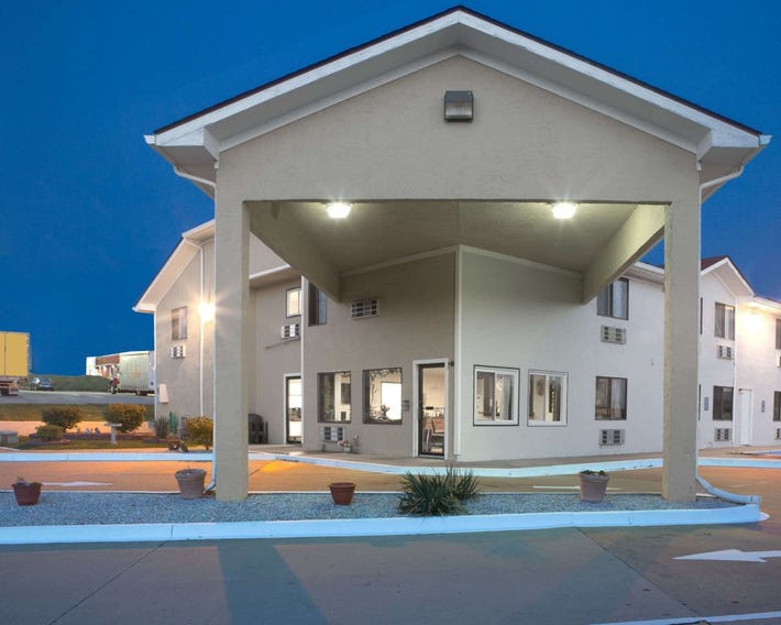 Super 8 by Wyndham Boonville