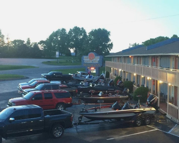 Mountain Country Motor Inn