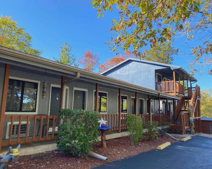 Shady Acre Inn and Suites