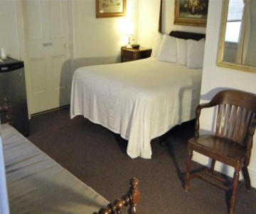 Harbor Haus Inn & Suites