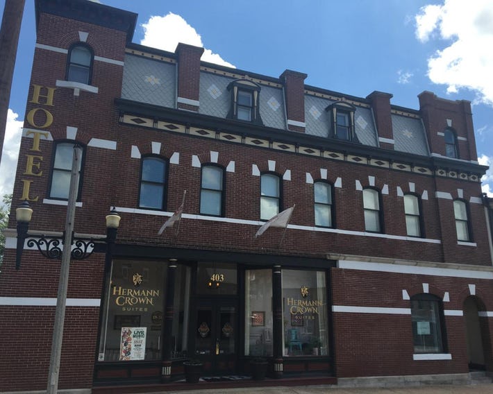 Hermann Crown Suites