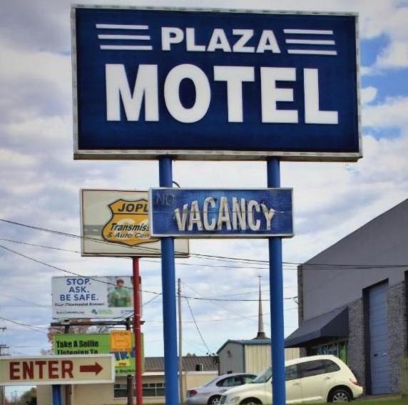 Plaza Motel