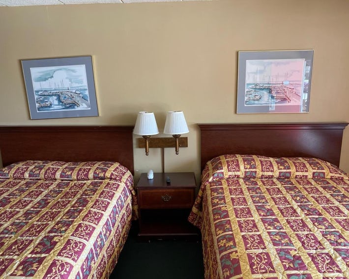 Budget Host Village Inn