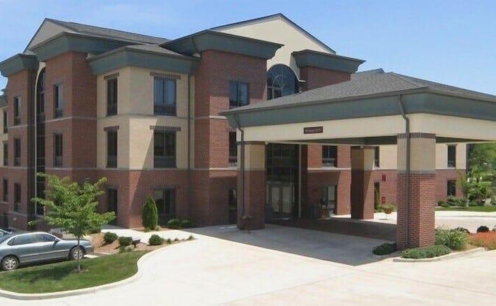 Crossroads Inn & Suites