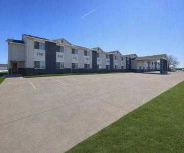 Super 8 by Wyndham Smithville Kansas City