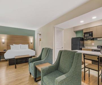 Arbor Suites at the Mall