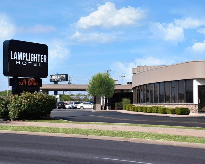 Lamplighter Inn & Suites South