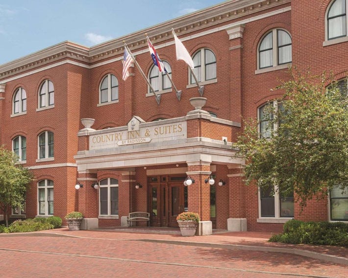 Country Inn & Suites by Radisson, St Charles Historic District