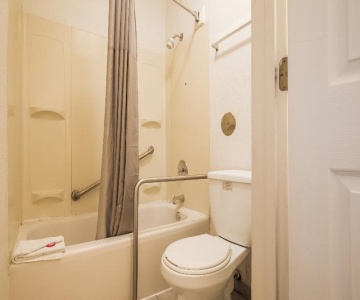 Hotel St. Louis Lambert Airport by OYO Rooms