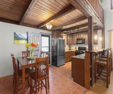 Summit Mountain Lodge