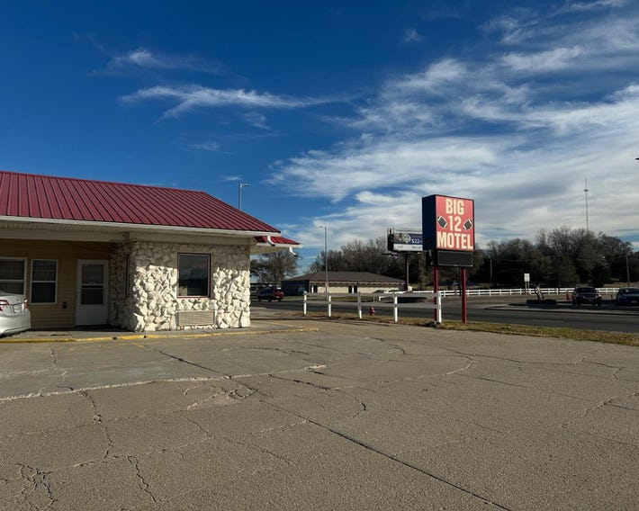 Big 12 Motel Broken Bow NE