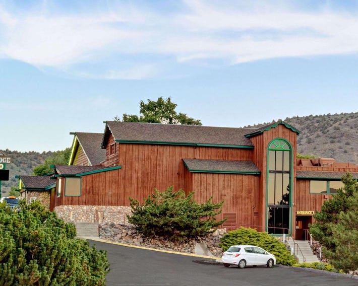 Topaz Lodge