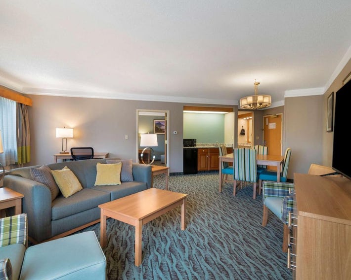 Best Western PLUS Executive Court Inn & Conference Center