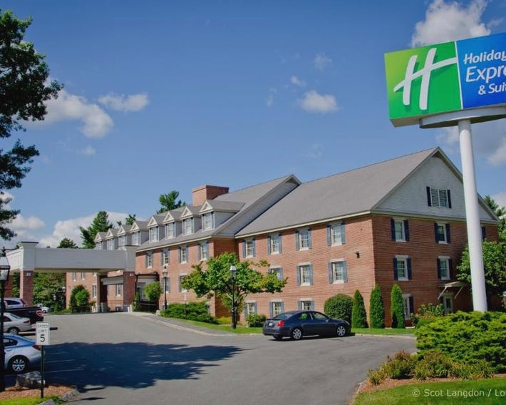 Holiday Inn Express and Suites Merrimack - Nashua by IHG