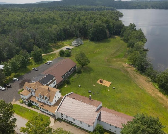 Lake Shore Farm Inn