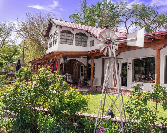Red Horse Vineyard Bed & Breakfast