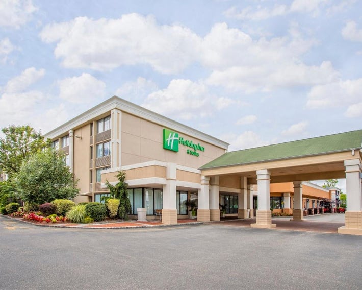 Holiday Inn & Suites Parsippany Fairfield by IHG