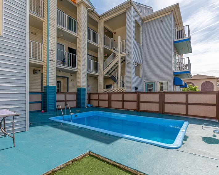 Hotel Charlee Villas by the Beach