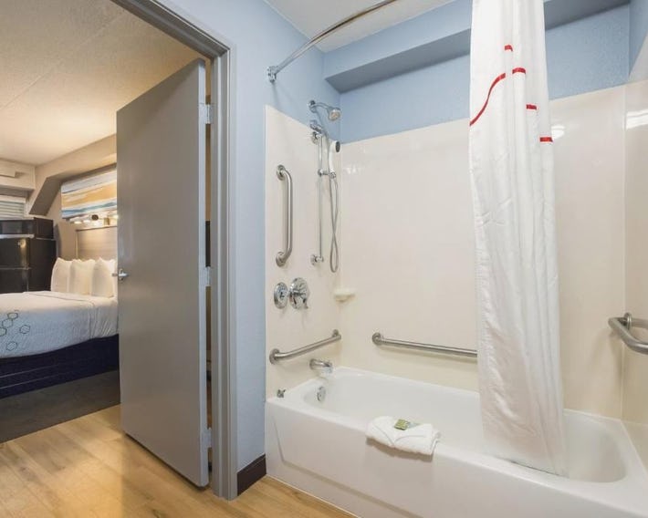 HomeTowne Studios by Red Roof Princeton - Ewing/ Lawrenceville