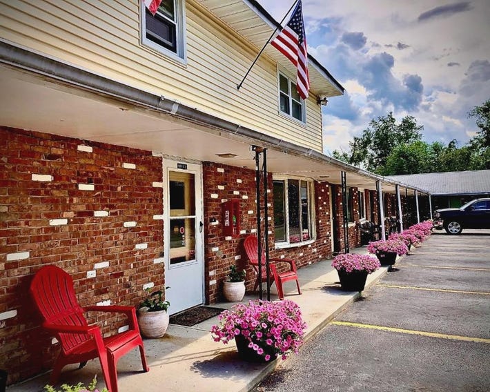 Rolling Hills Motel