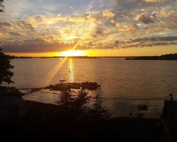 Riverbay Adventure Inn