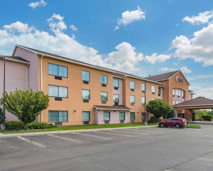 Comfort Inn & Suites Farmington - Victor