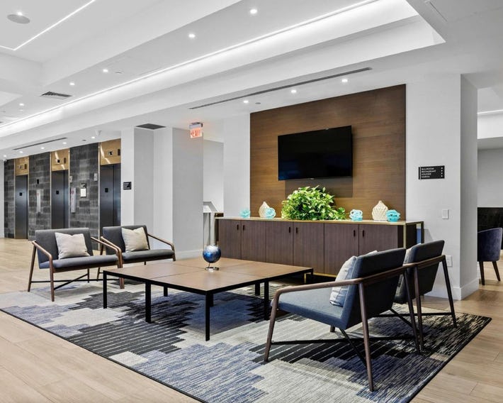 DoubleTree by Hilton New York JFK Airport