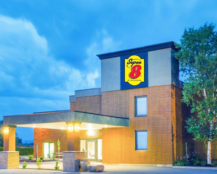 Super 8 by Wyndham Plattsburgh