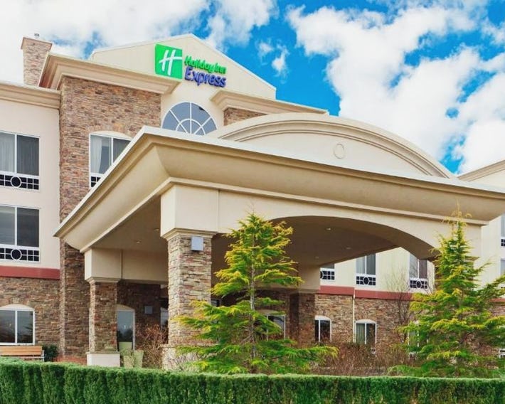 Holiday Inn Express & Suites Riverhead - Long Island by IHG