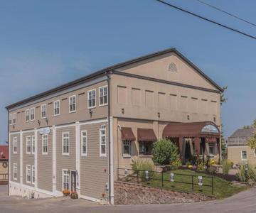 The Harbor House Inn