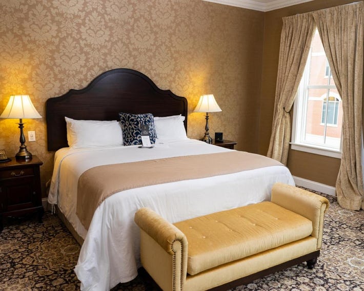 The Mount Vernon Grand Hotel