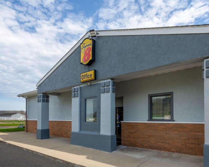 Super 8 by Wyndham Newcomerstown