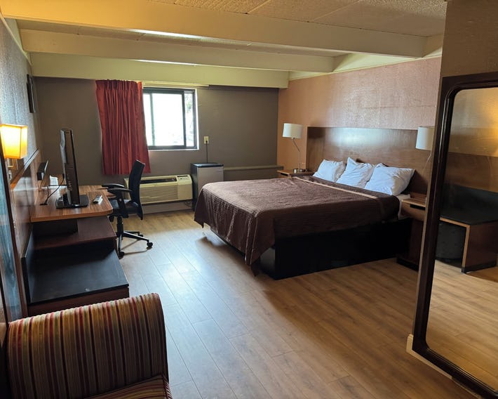 Economy Inn & Suites