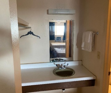 Hotel Cyril OK US-277 by OYO Rooms