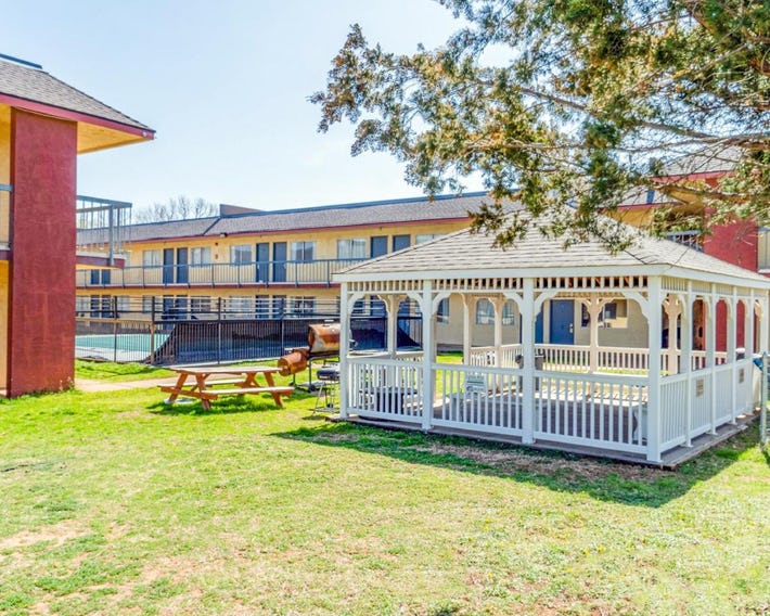 Castle Inn & Suites By OYO Chickasha